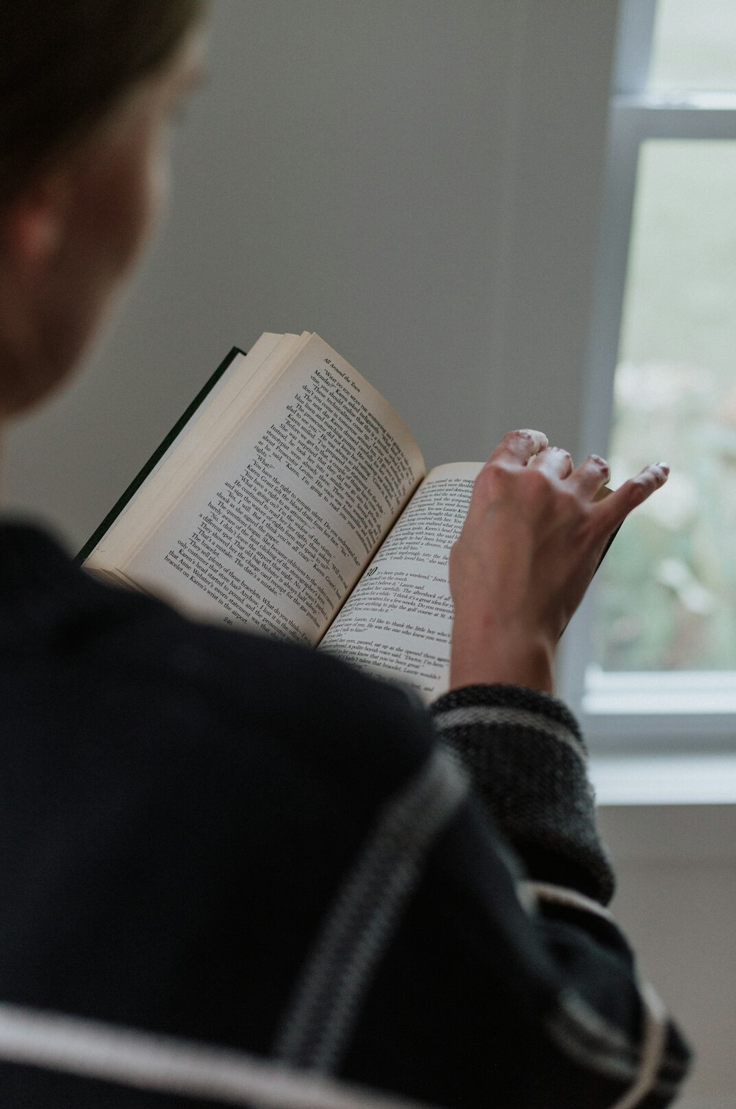woman reading mystery book